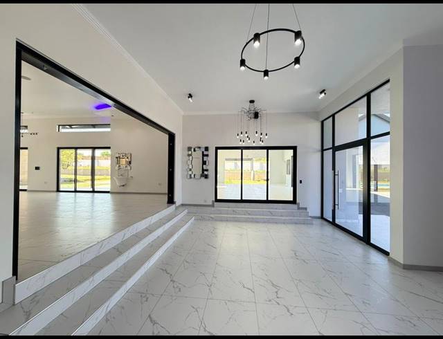 5 BEDROOM HOUSE FOR SALE IN BLUE HILLS EQUESTRIAN ESTATE